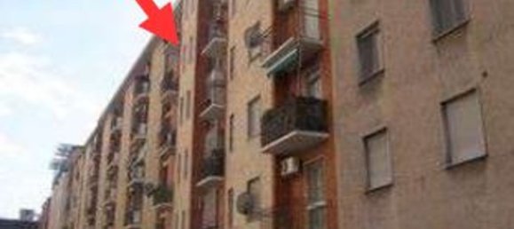 Studio in Milan, Italy No. 244029 4