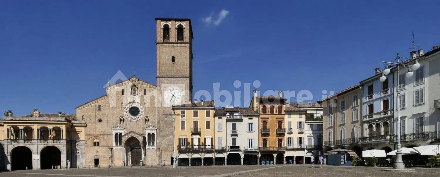 4 غرف نوم شقة في Lodi, Italy رقم 384013