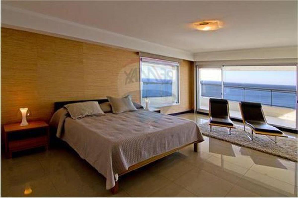4 bedrooms Apartment in Punta del Este, Uruguay No. 10484