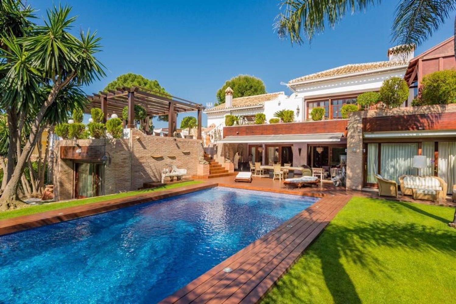 Casa de 6 dormitorios en Marbella, Spain No. 25626