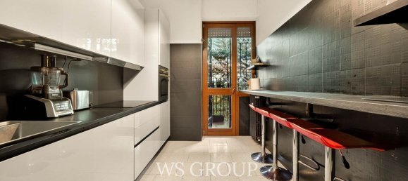 4-salle Appartement à Monza, Italy No. 259015 12