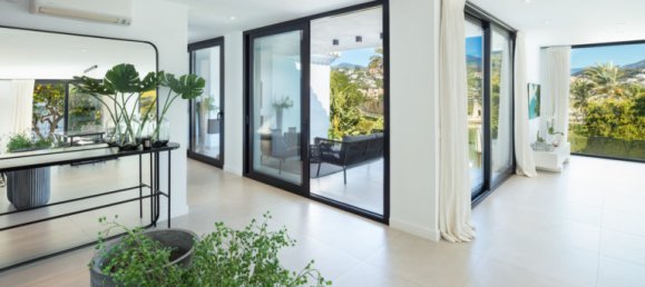 4 bedrooms Villa in Marbella, Spain No. 30597 12