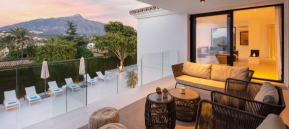 4 bedrooms Villa in Marbella, Spain No. 30597 6