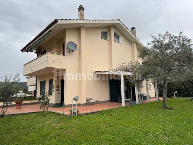 Villa de 4 dormitorios en Grottaferrata, Italy No. 324038