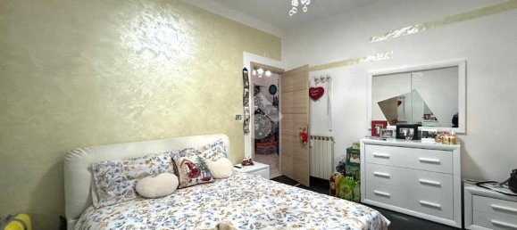 Apartamento de 2 dormitorios en Genoa, Italy No. 176429 3