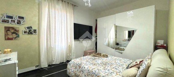 Apartamento de 2 dormitorios en Genoa, Italy No. 176429 2