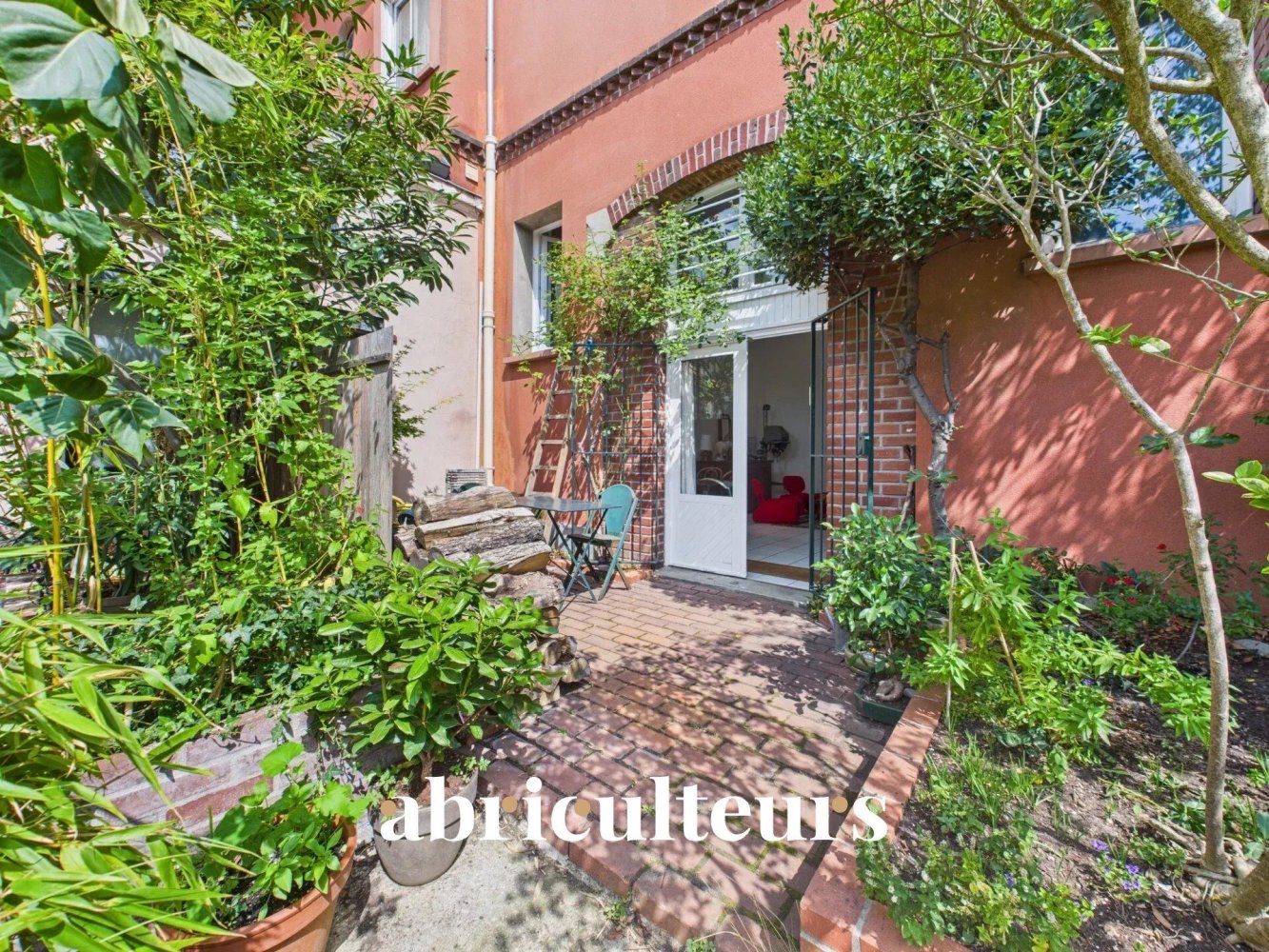 Casa de 4 dormitorios en Les Lilas, France No. 325128