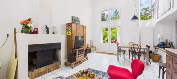 Casa de 4 dormitorios en Les Lilas, France No. 325128 2