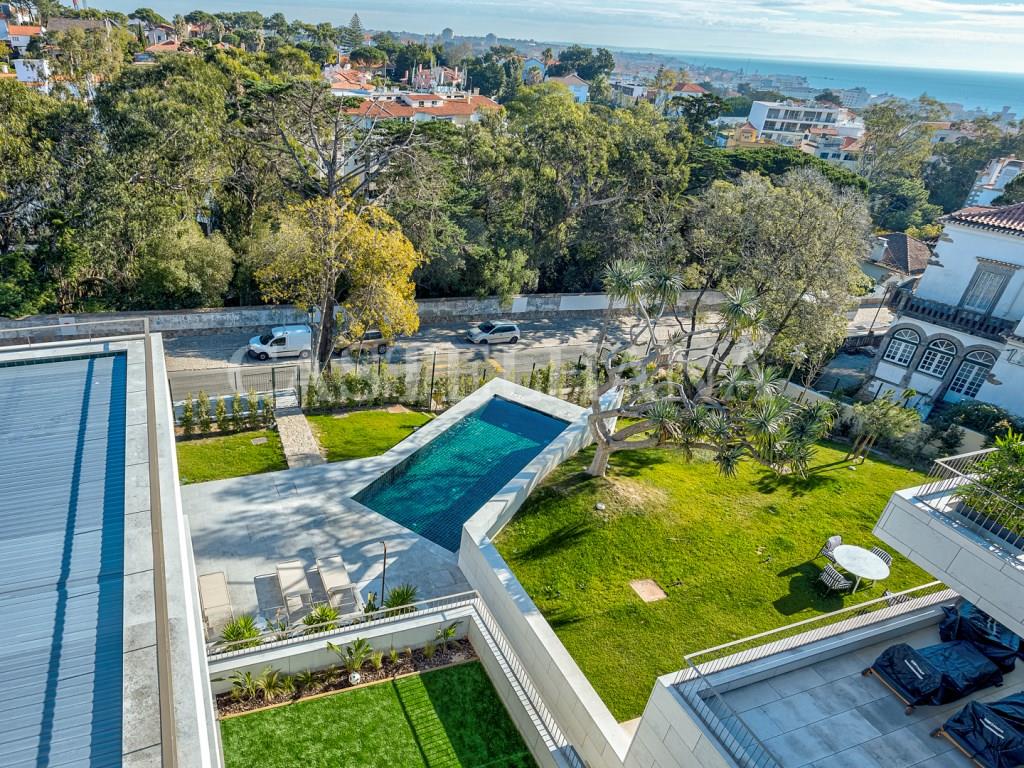 4 bedrooms Duplex in Cascais, Portugal No. 147167