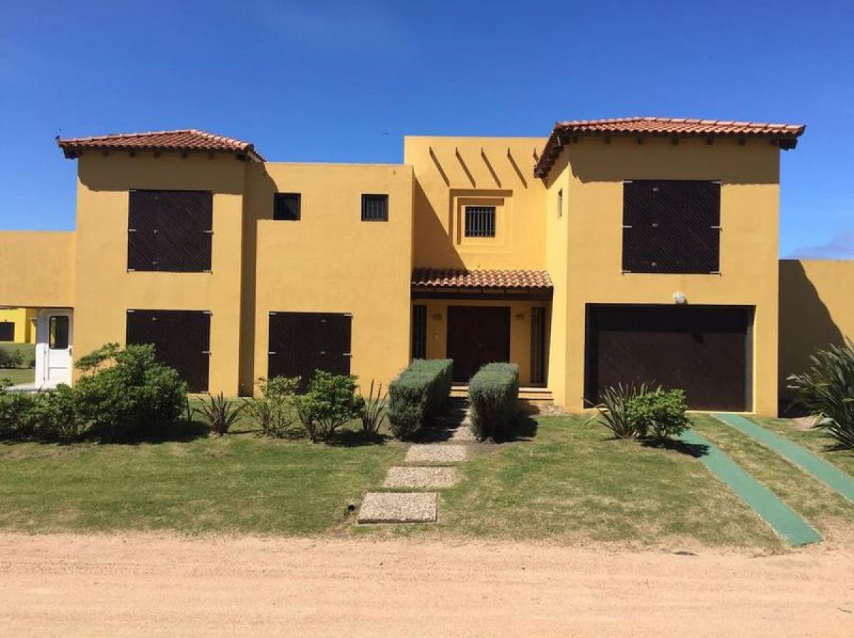 3 bedrooms House in Maldonado, Uruguay No. 5256