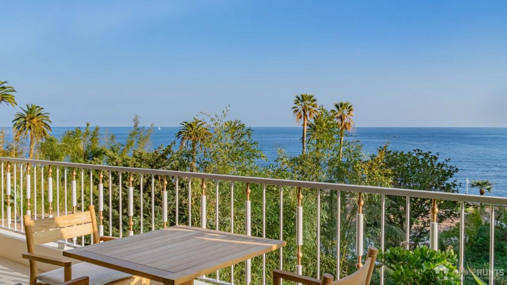 3 bedrooms Apartment in Cannes, France No. 285021
