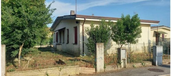 3 bedrooms House in Salgareda, Italy No. 302489 3