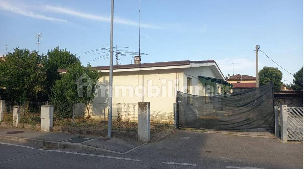 3 bedrooms House in Salgareda, Italy No. 302489