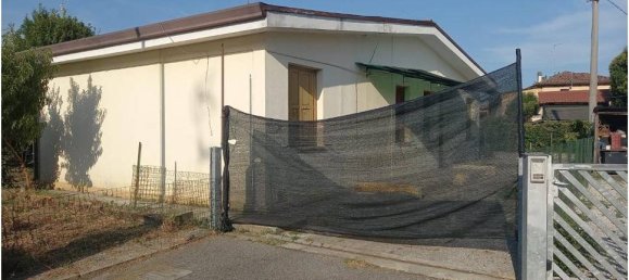 3 bedrooms House in Salgareda, Italy No. 302489 2