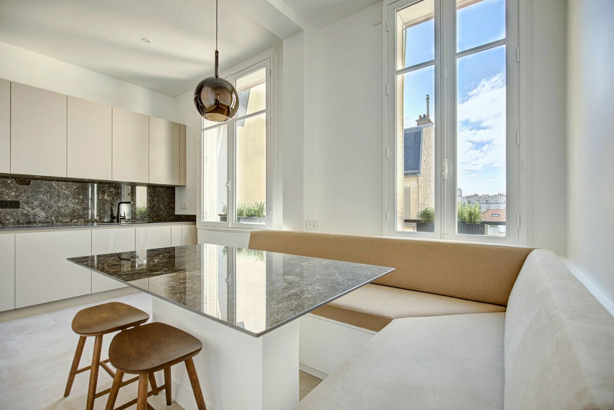 2 bedrooms Castles in Paris, France No. 179646