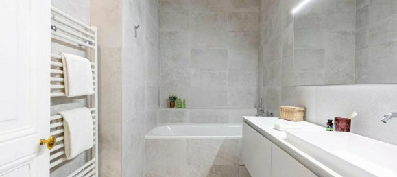 2 bedrooms Castles in Paris, France No. 179646 5