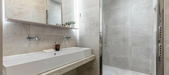 2 bedrooms Castles in Paris, France No. 179646 3