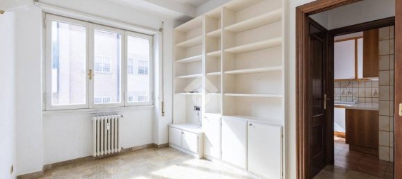 3 bedrooms Apartment in Rome, Italy No. 322478 18