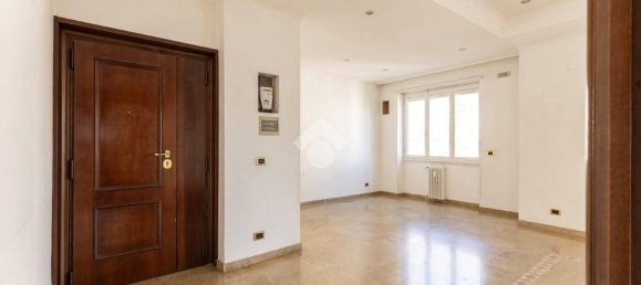 3 bedrooms Apartment in Rome, Italy No. 322478 3