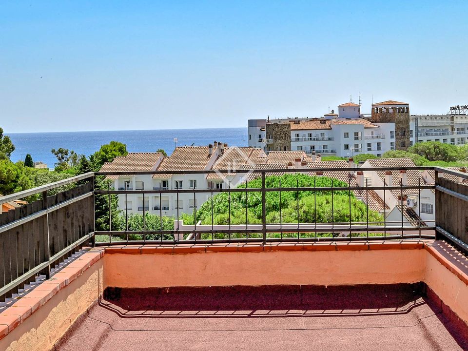 Ático de 4 dormitorios en Castell-Platja d'Aro, Spain No. 179098