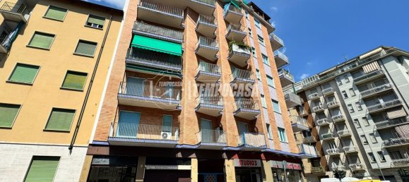 2 rooms Apartment in Turin, Italy No. 283671 2