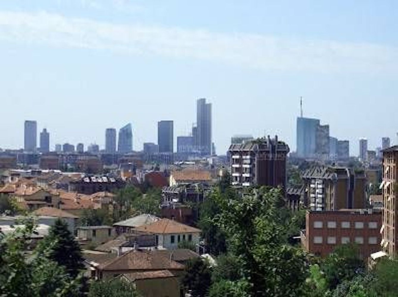 3 rooms Apartment in Milan, Italy No. 248332