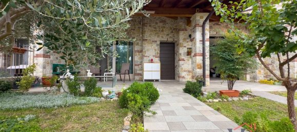 3 bedrooms House in Dello, Italy No. 380354 5