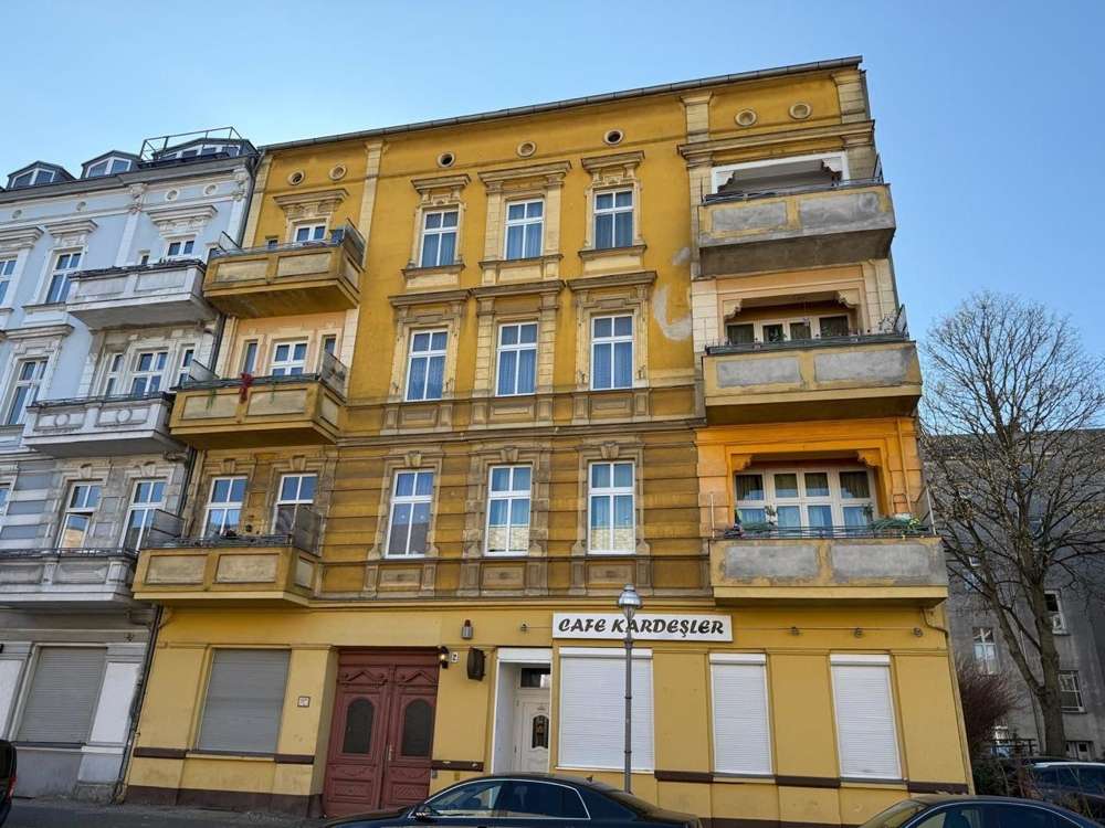 25 rooms Building in Spandau, Germany No. 253552