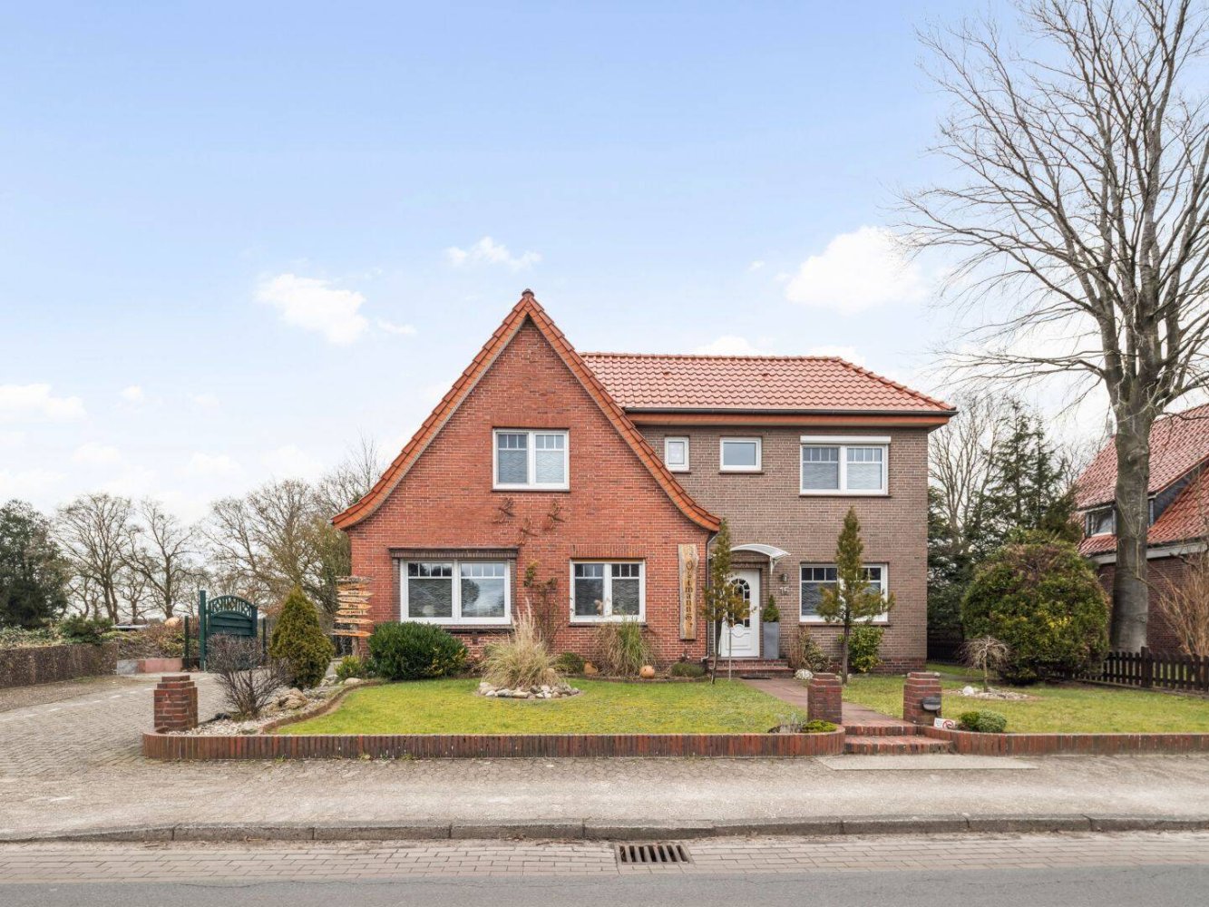 8 rooms Townhouse in Wittmund, Germany No. 152375