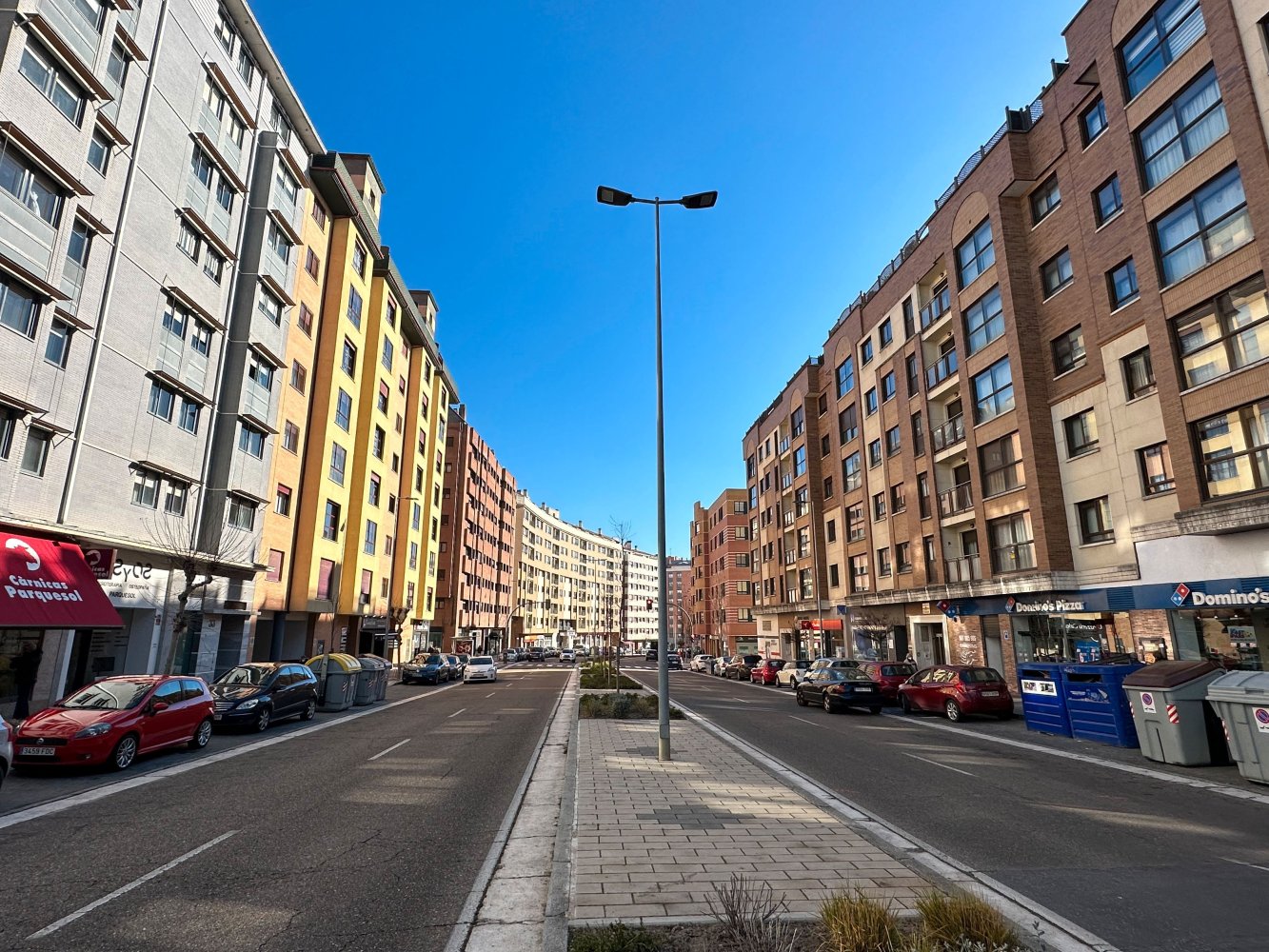 Propiedad comercial en Valladolid, Spain 300 m² No. 34449