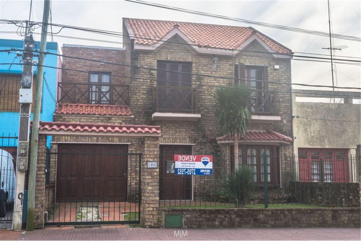 4 bedrooms House in Montevideo, Uruguay No. 3723