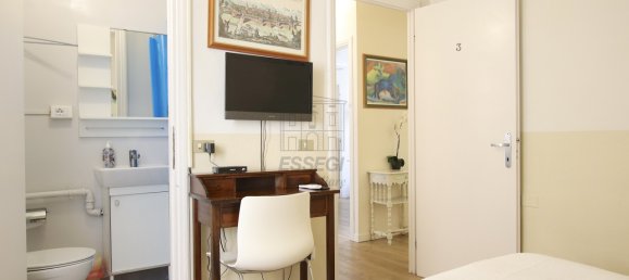 4 bedrooms Apartment in Lucca, Italy No. 330666 3