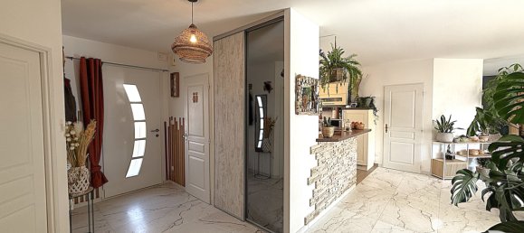 3 bedrooms House in Cutry, France No. 323206 2