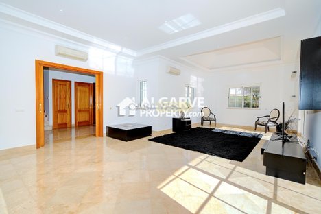 4 bedrooms House in Almancil, Portugal No. 103096