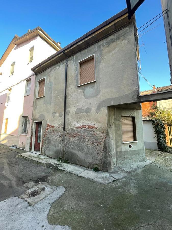 2 rooms House in Borgonovo Val Tidone, Italy No. 165089