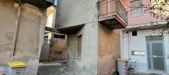 2 rooms House in Borgonovo Val Tidone, Italy No. 165089 3