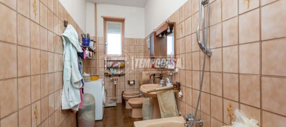 5 rooms Apartment in Chivasso, Italy No. 8654 17