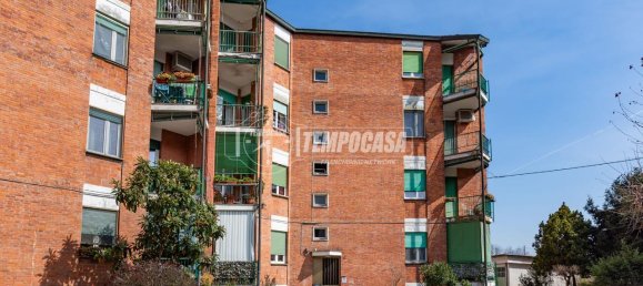 5 rooms Apartment in Chivasso, Italy No. 8654 2