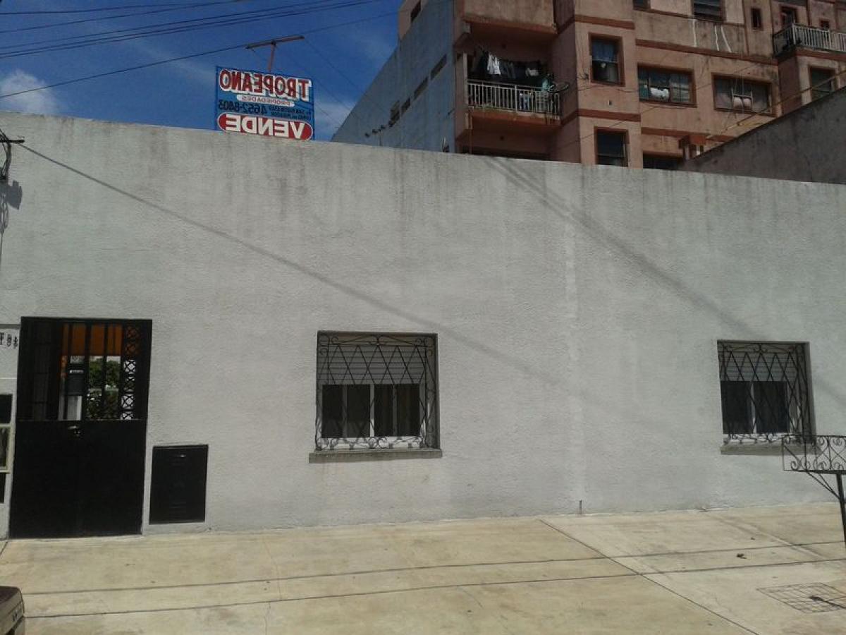 Casa de 3 dormitorios en Bermúdez, Argentina No. 20452