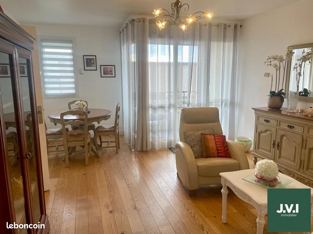 Apartamento de 3 dormitorios en Montmorency, France No. 134912