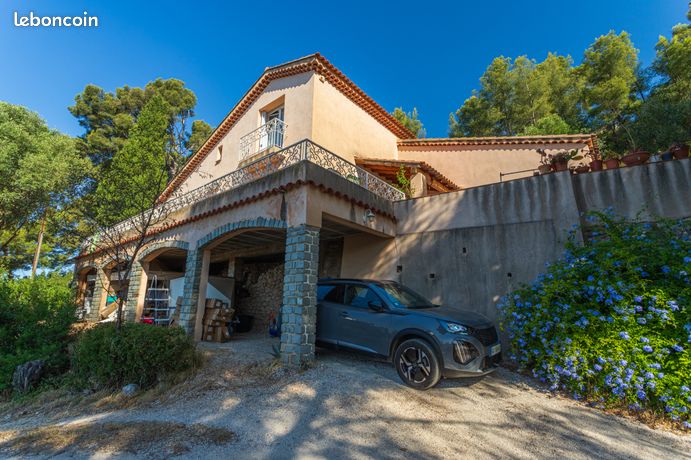 Casa de 4 dormitorios en Toulon, France No. 287052