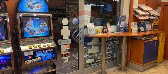 60m² Commercial property in Capannori, Italy No. 282761 3