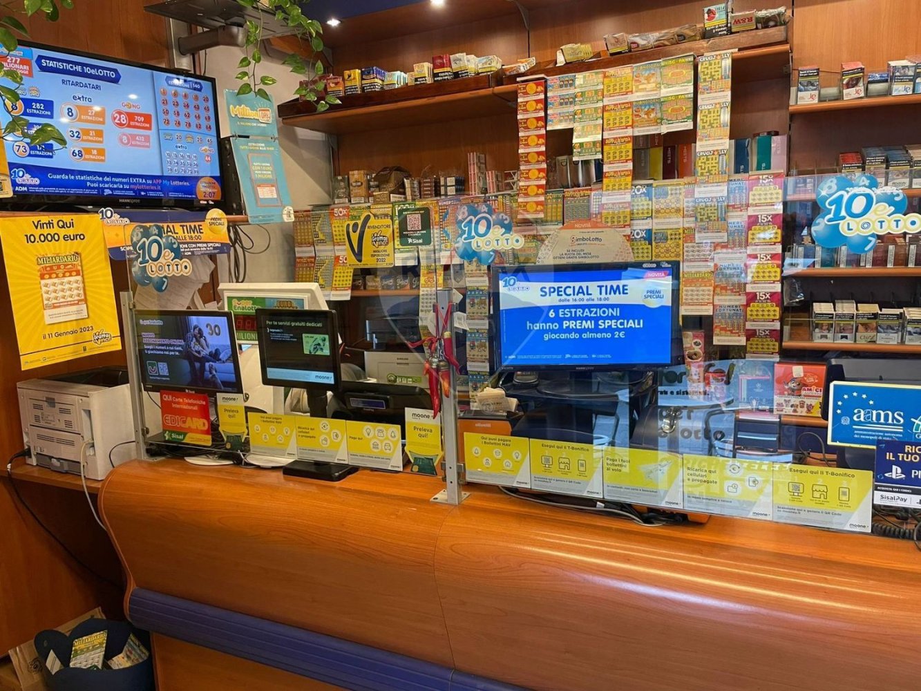 60m² Commercial property in Capannori, Italy No. 282761