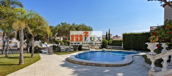 4 bedrooms Villa in Empuriabrava, Spain No. 13339 16