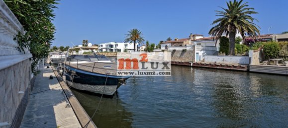 4 bedrooms Villa in Empuriabrava, Spain No. 13339 10