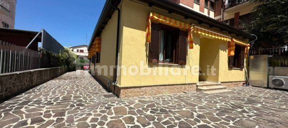 3 bedrooms Villa in Avezzano, Italy No. 28362 2