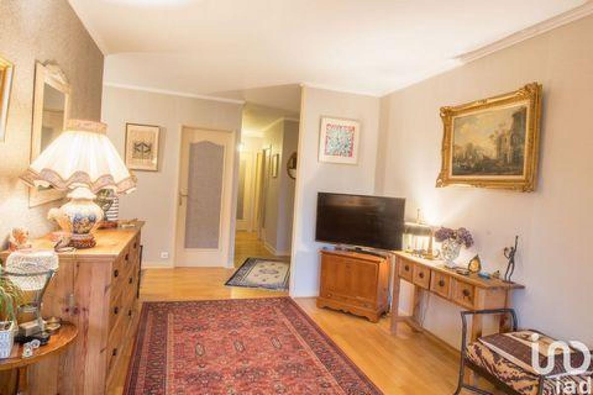 شقة 4 غرف نوم  في Pantin, France رقم 35399