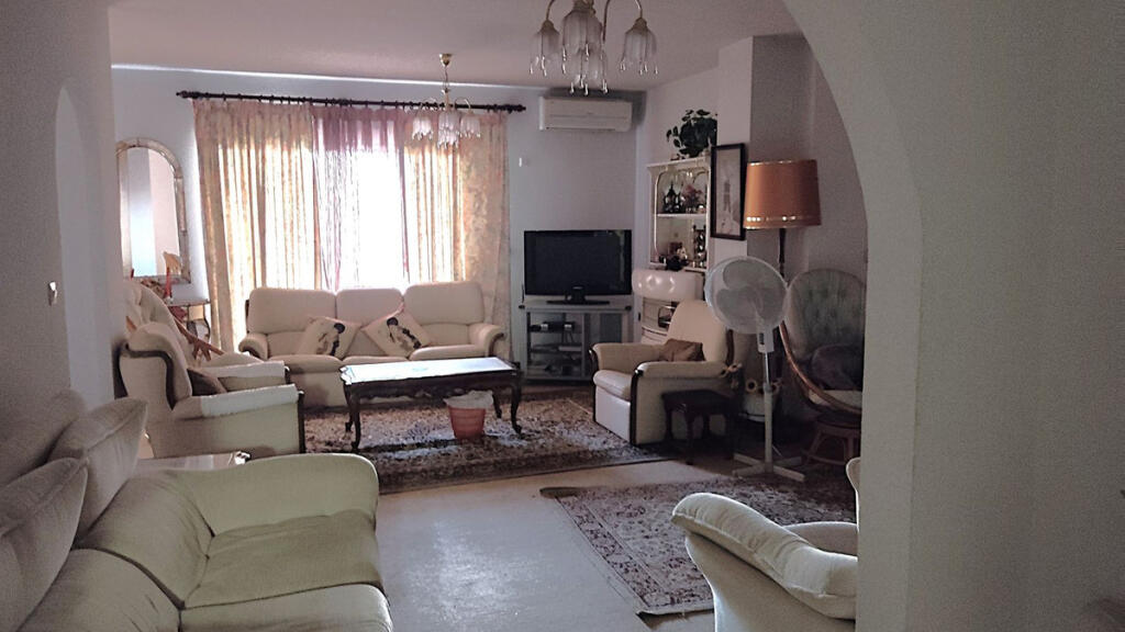 Apartamento de 4 dormitorios en Fuengirola, Spain No. 185348