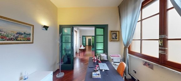 5 rooms Apartment in Florence, Italy No. 177368 3