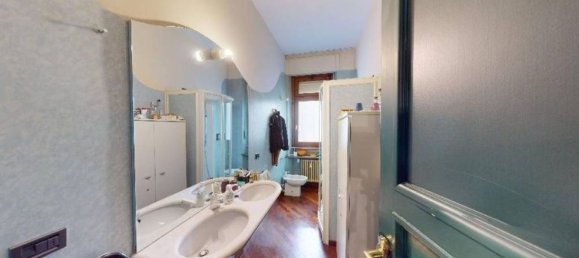 5 rooms Apartment in Florence, Italy No. 177368 11
